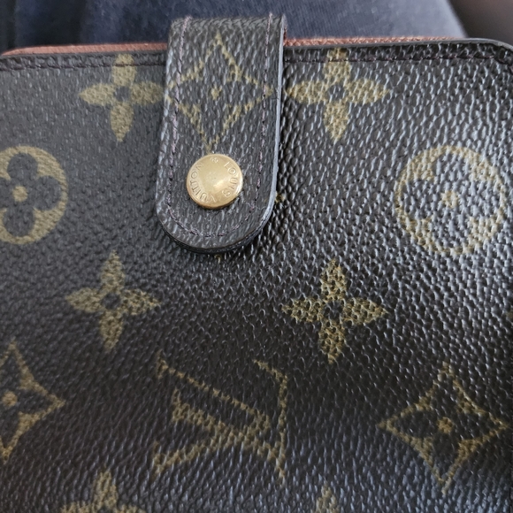 Louis Vuitton compact zipped wallet - Picture 9 of 12